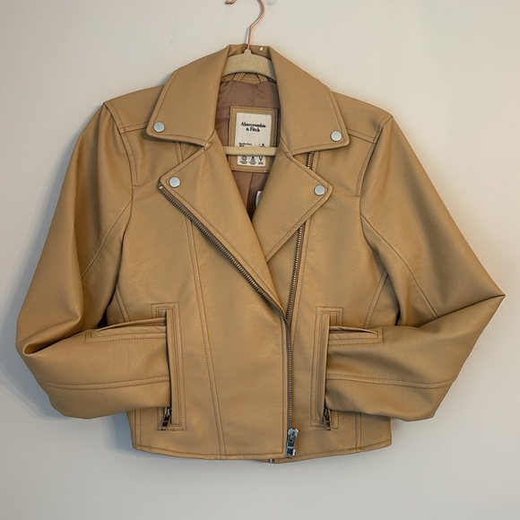 Abercrombie & Fitch Cream Vegan Leather Cropped Moto Jacket Size Medium NWT - Picture 1 of 10